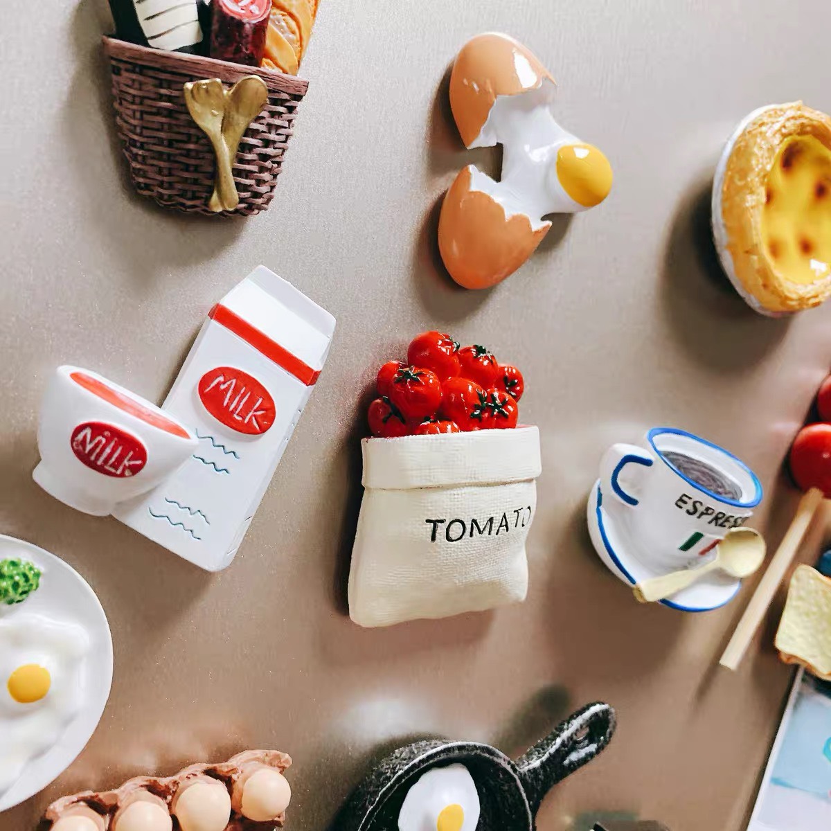 tủ mát kêu to do gắn nam châm