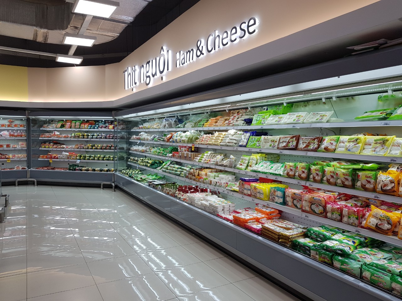 trưng bày tủ siêu thị hợp lí