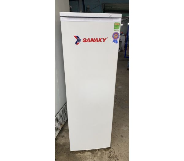 tủ đông đứng Sanaky