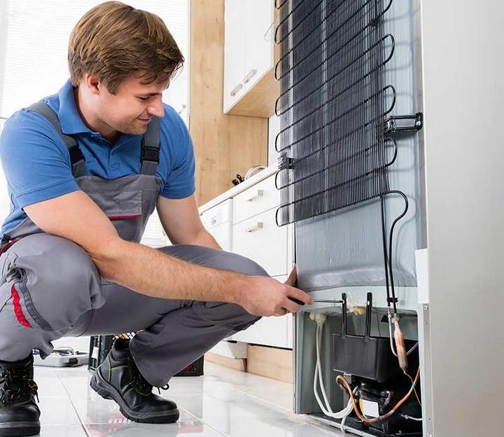 tủ mát bị chảy nước do khay nước bị nứt