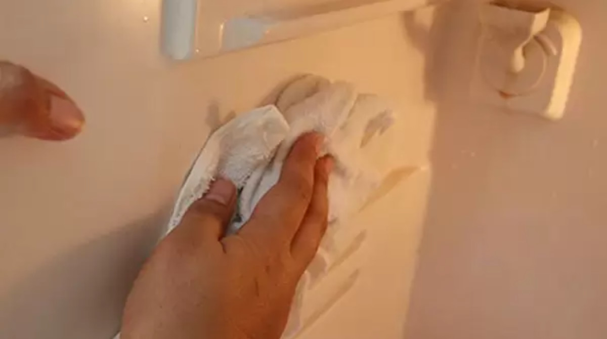 vệ sinh tủ đông thường xuyên để tránh hư hỏng