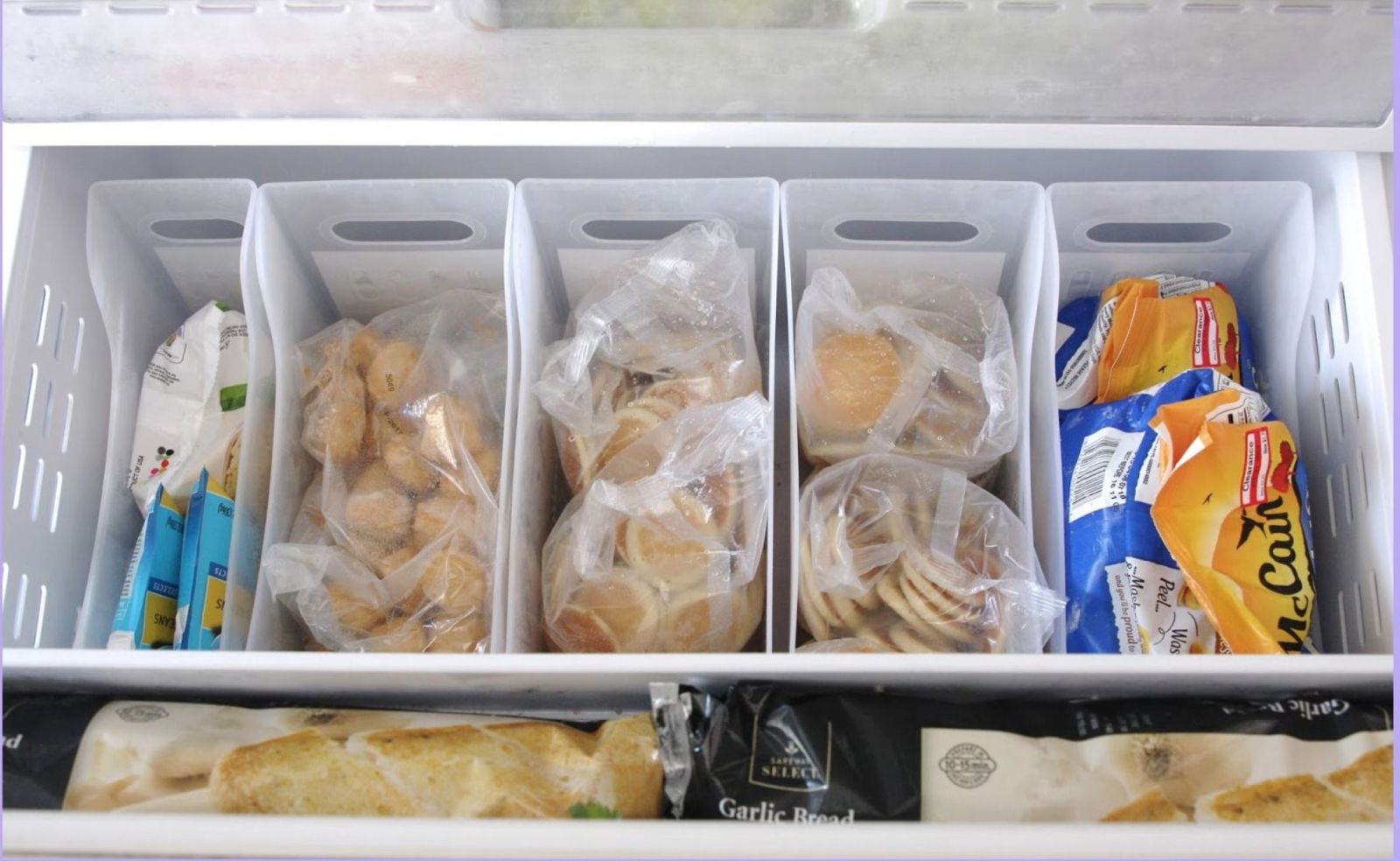 tủ đông không lạnh do chứa quá nhiều thực phẩm bên trong